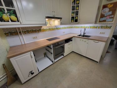 Установка столешницы ДСП Установка и подключение врезной мойки Установка и подключение смесителя