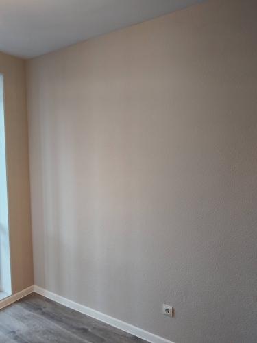 Покраска обоев в 2 слоя