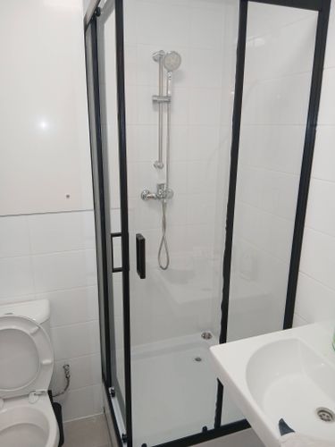 Установка душевой кабины шириной до 90 см