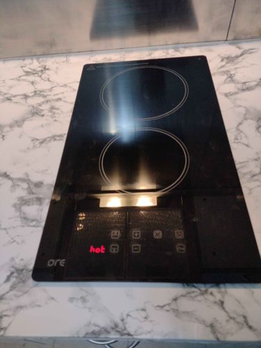 Установлена и подключена электрическая варочная панель. Проведены все необходимые электротехнические работы, обеспечено безопасное функционирование устройства.