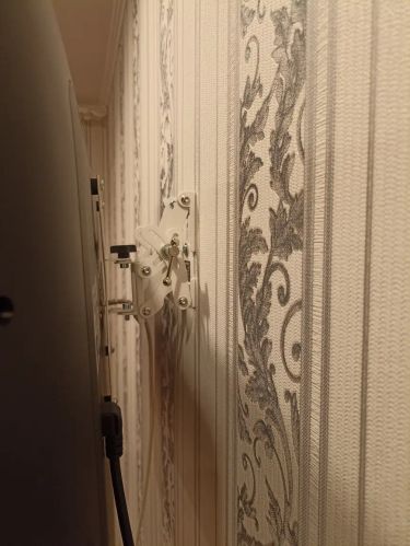 Установка кронштейна под ТВ на стену