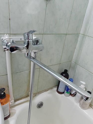 Установлено новое оборудование в ванной, заменены старые элементы, подключены трубы, проверена герметичность соединений, обновлён внешний вид, обеспечена функциональность.