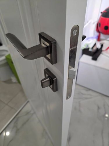 Врезка завертки/дверной ручки/магнитной ответки/цилиндра для замка