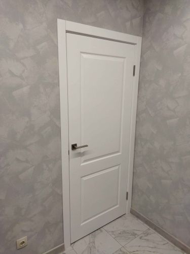 Выполнен монтаж доборов на дверной проем. Установлены дополнительные панели, обеспечивающие завершенный вид и гармонию с интерьером. Работа выполнена аккуратно и качественно.