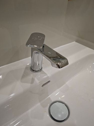 Установка комплекта: Тумба + Раковина + смеситель + зеркало