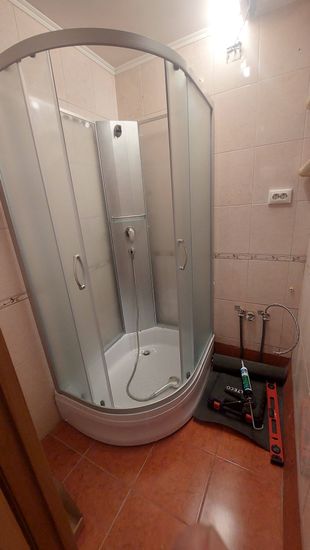 Установка душевой кабины шириной до 100 см