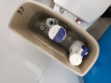 Ремонт бачка (запорной арматуры) напольного унитаза