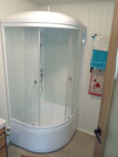 Установка душевой кабины шириной до 90 см