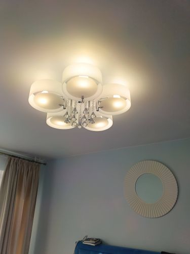 Установлено новое осветительное устройство, подключены провода, закреплена конструкция на потолке, проверена работоспособность, обеспечено равномерное освещение помещения.