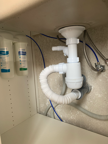 Установка проточного фильтра под мойку