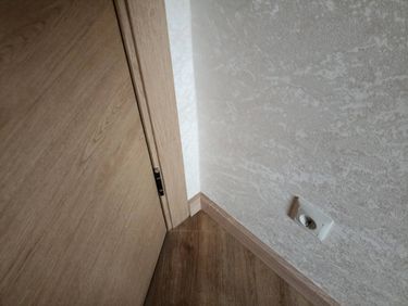 Монтаж деревянного/мдф плинтуса