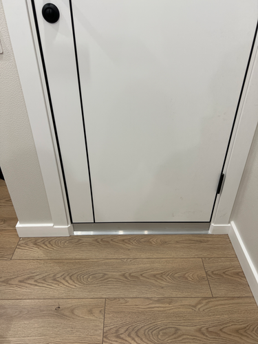 Монтаж полиуретанового/дюрополимерного/полистиролового плинтуса