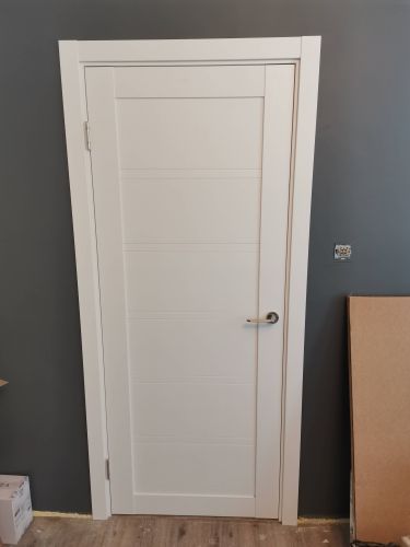 Установлена складная конструкция, закреплены направляющие, навешены панели, проверена плавность движения, отрегулированы элементы, обеспечена надежная фиксация, завершена отделка проема.