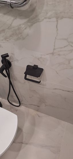 Монтаж зеркального шкафа с подсветкой