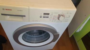 Проведена очистка барабана, фильтра и лотка для моющих средств. Удалены накипь и загрязнения. Проверены шланги и уплотнители. Обеспечена профилактика неприятных запахов.