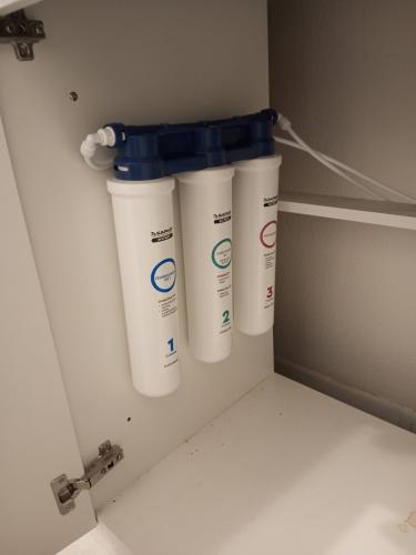 Установка проточного фильтра под мойку