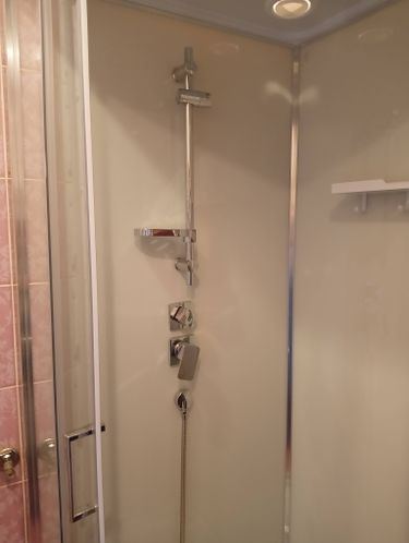 Установка душевой кабины шириной до 90 см