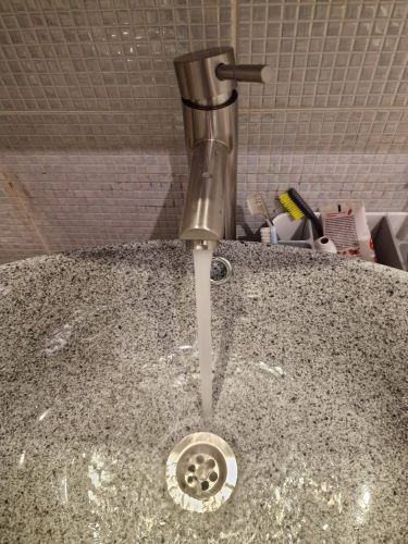 Сборка и навеска зеркального шкафа в ванной комнате