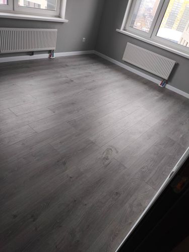 Монтаж полиуретанового/дюрополимерного/полистиролового плинтуса