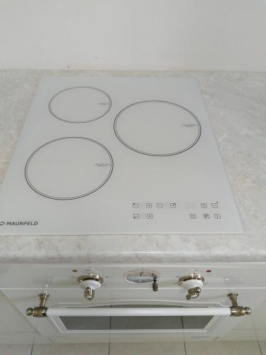 Установлено оборудование, подключено к электросети, проверена работоспособность, закреплено в нише, проведено тестирование функций, обеспечена безопасность эксплуатации.