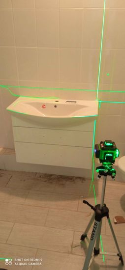 Закреплена раковина, подключены трубы, проверена герметичность. Установлена мебель, выровнена по уровню. Подключены смеситель и слив. Проведена финальная проверка функционирования.