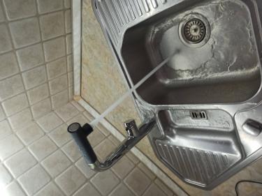 Заменен старый кран на новый, обеспечивающий надежное функционирование системы водоснабжения. Установлен современный механизм, проверена герметичность соединений, восстановлена подача жидкости.