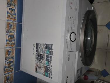 Выполнена замена изношенного уплотнителя в стиральной машине. Старый элемент демонтирован, установлен новый, обеспечивающий герметичность и предотвращающий протечки.