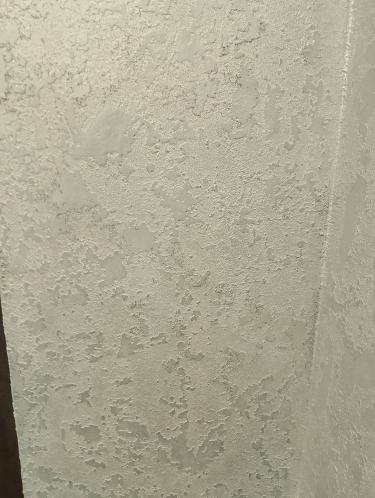 Нанесение декоративной штукатурки на стены (короед, шуба, мраморная крошка и т.п.)