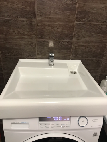 Установлен новый шаровой кран, обеспечивающий надежное перекрытие воды. Старый элемент демонтирован, место установки очищено, проверена герметичность соединений, утечек нет.