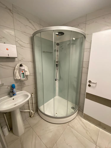 Установка душевой кабины шириной до 90 см