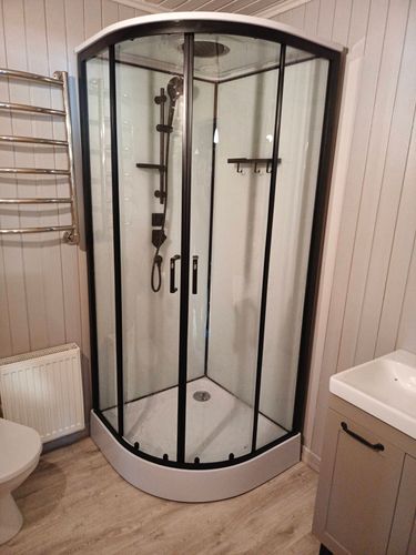 Установка душевой кабины шириной до 90 см