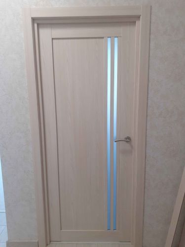 Установлены новые доборы на входную конструкцию, обеспечивающие плотное прилегание и эстетичный вид. Завершено оформление проема, улучшена изоляция и внешний вид.