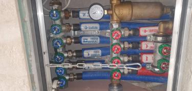 Проведена замена вентилей, установлены новые соединения, проверена герметичность, обновлены изоляционные материалы, отрегулировано давление, заменены фильтры, проведена диагностика системы.