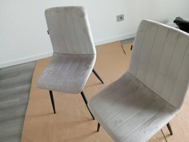 Собран диван: установлены каркас, спинка, подлокотники, закреплены все элементы, проверена устойчивость, проведена финальная проверка качества.