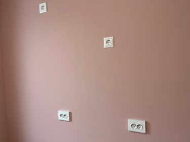 Установка розетки на готовые коммуникации