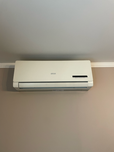 Проведена очистка фильтров, устранение пыли и грязи, дезинфекция внутренних элементов, проверка дренажной системы, восстановление работоспособности устройства.