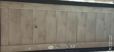 Установлена металлическая дверь: закреплена рама, навешено полотно, врезаны замки, укреплены петли, проверена работа механизма, заделаны швы, обеспечена звукоизоляция, установлена фурнитура.