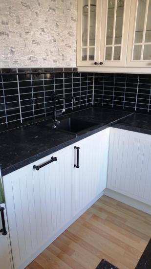 Установлен прибор под раковину, подключен к водопроводу и электросети, проверена работоспособность, обеспечена герметичность соединений, выполнена чистовая отделка, убран мусор.