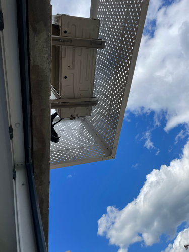 Устройство очищено, заменён фильтр, устранена утечка хладагента, проверена работа компрессора, восстановлена герметичность соединений, протестирована система управления, улучшена эффективность охлаждения.