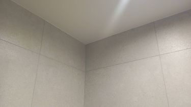 Устройство двухкомпонентной затирки в межплиточных швах