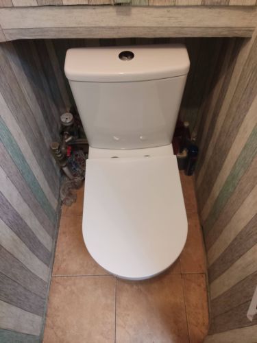 Установлено новое сантехническое оборудование, подключены коммуникации, проверена герметичность соединений, выполнена фиксация на полу, проведена уборка рабочего места.