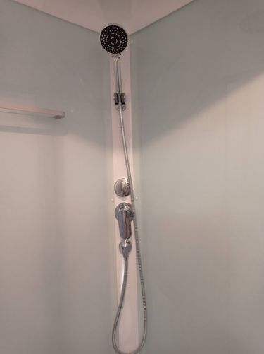 Установка душевой кабины шириной до 90 см