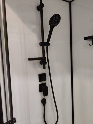 Установка душевой кабины шириной до 100 см