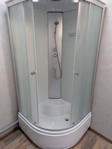Установка душевой кабины шириной до 90 см
