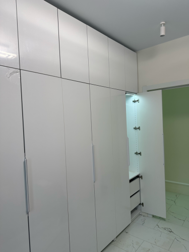 Установлен датчик для обнаружения утечек, подключены все необходимые элементы, проверена работоспособность системы, обеспечена надежная защита от возможных аварий.