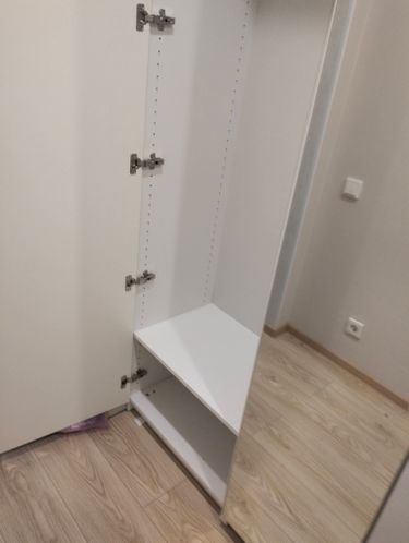 Сборка и установка настенной вешалки