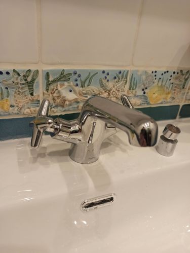 Установка смесителя (на готовые коммуникации)