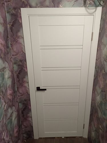 Установка межкомнатной одностворчатой двери с врезанной фурнитурой