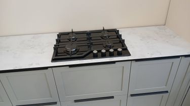 Установка и подключение подстольной мойки Установка и подключение смесителя Установка и подключение электрической варочной поверхности