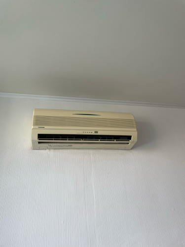 Выполнена очистка фильтров, дезинфекция внутренних компонентов, устранение загрязнений, проверка дренажной системы, восстановление оптимальной работы устройства, улучшение воздушного потока.